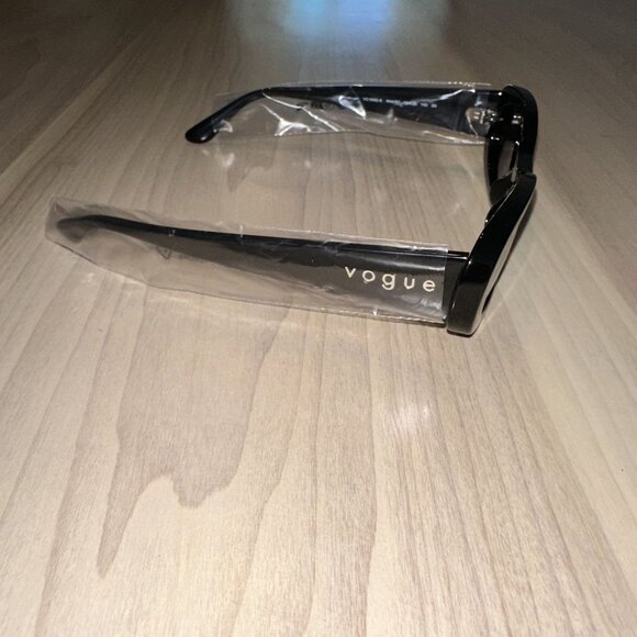 NWT Vogue Sunglasses VO5582S Black Smoke Oval Shape One Size - Picture 8 of 12